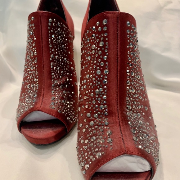 New with box Satin Peep Toe pumps - Picture 9 of 10